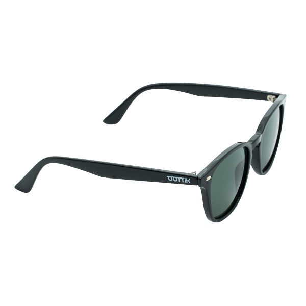 Il nuovo modello Colin rappresenta la personalità senza tempo, un must del tuo armadio. Occhiali da vista sostenibili, Sunglasses sustainable
