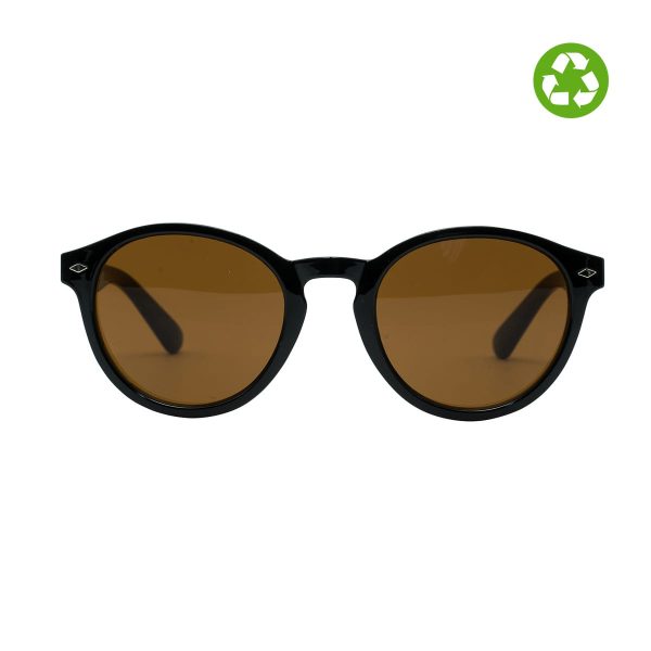 Il modello Drop dalla linea classica, conferisce eleganza e personalità. Rendilo l’accessorio più adatto per il tuo look. Sostenibilità occhiali