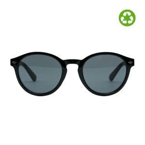 Il modello Drop dalla linea classica, conferisce eleganza e personalità. Rendilo l’accessorio più adatto per il tuo look. Sunglasses sustainable
