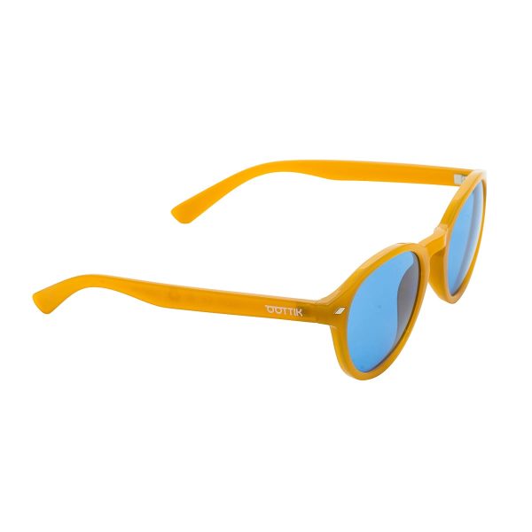Il modello Drop dalla linea classica, conferisce eleganza e personalità. Rendilo l’accessorio più adatto per il tuo look. Occhiali sostenibili