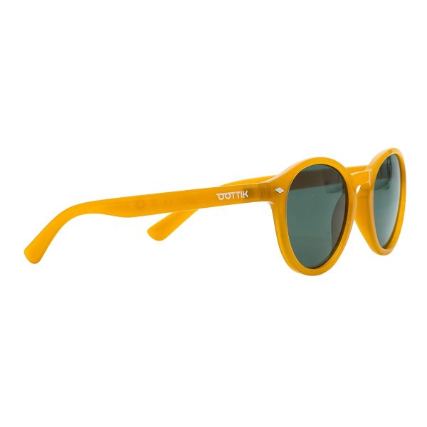 Il modello Drop dalla linea classica, conferisce eleganza e personalità. Rendilo l’accessorio più adatto per il tuo look. Occhiali da sole eco.