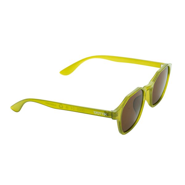 Hipster ha un design esagonale con l’obiettivo di realizzare un modello adatto a tutti i tipi di volti. Il must have ecostenibile.
