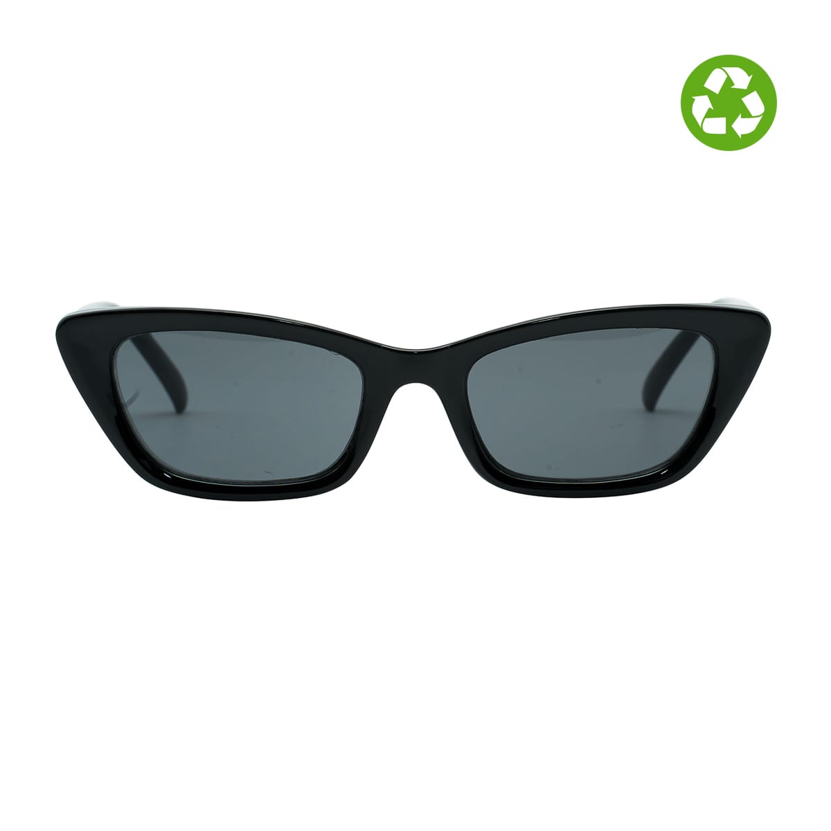 Il modello Nadine, un design che si distingue per la sua personalità fonde un cat-eye con una linea slim. Occhiali in PETG riciclata