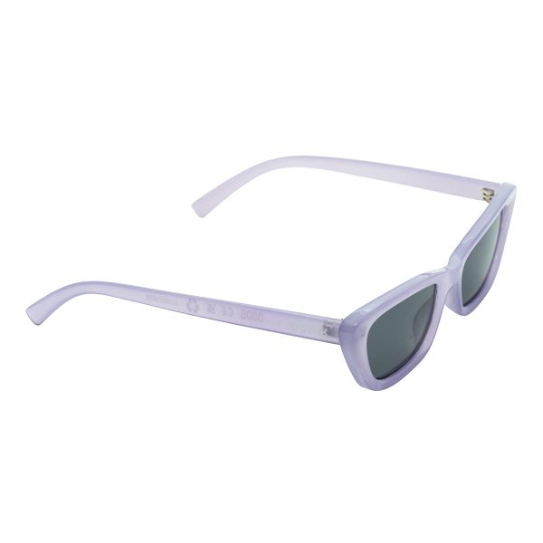 Nadine, un design che si distingue per la sua personalità fonde un cat-eye con una linea slim. Occhiali da vista sostenibili, #Look in Green