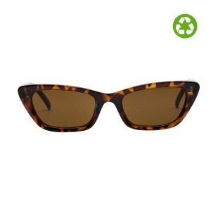 Il modello Nadine, un design che si distingue per la sua personalità fonde un cat-eye con una linea slim. Sostenibilità occhiali