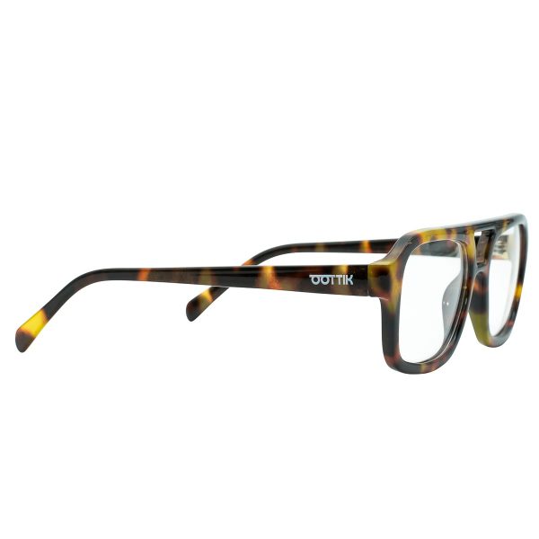 Vintage è il design più trendy della nostra collezione. Un occhiale dallo stile intramontabile. Eyewear ecofriendly, # Look in Green.