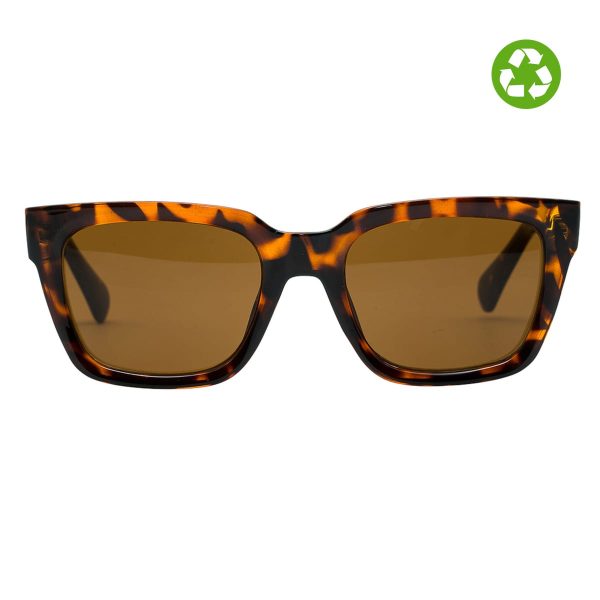 Gli occhiali Square hanno lo stile più distinto. Progettati per essere innovativi, si distinguono per il loro design quadrato. Glasses in recycled PETG